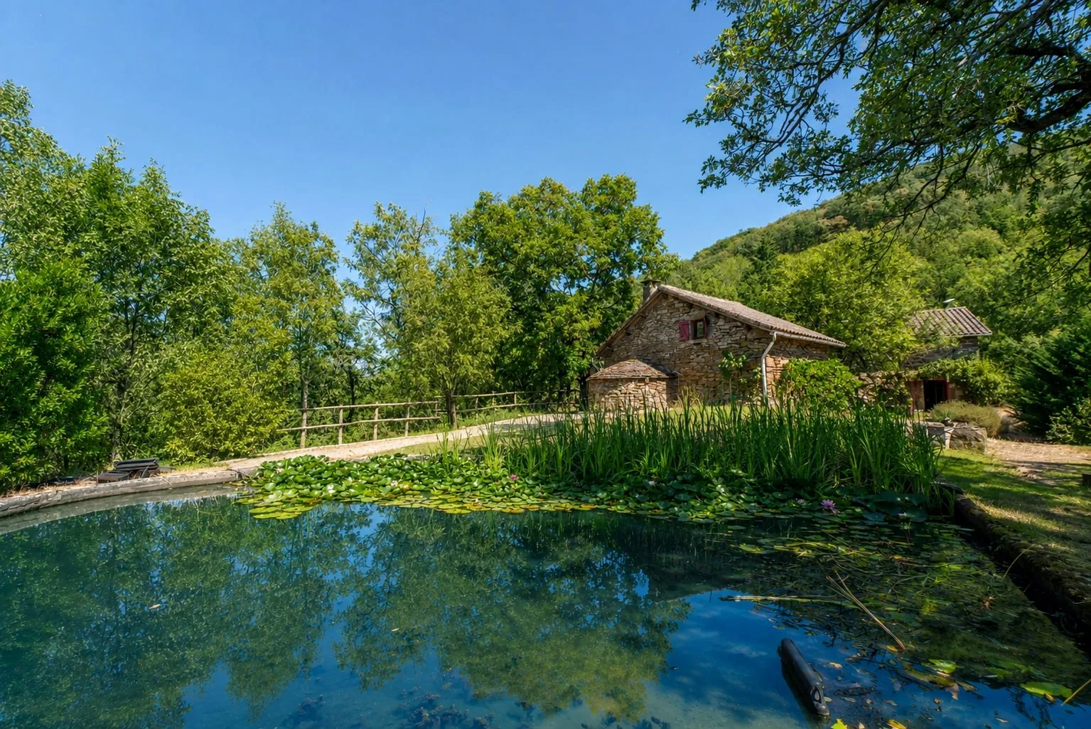La Ferrière — bassin reflets