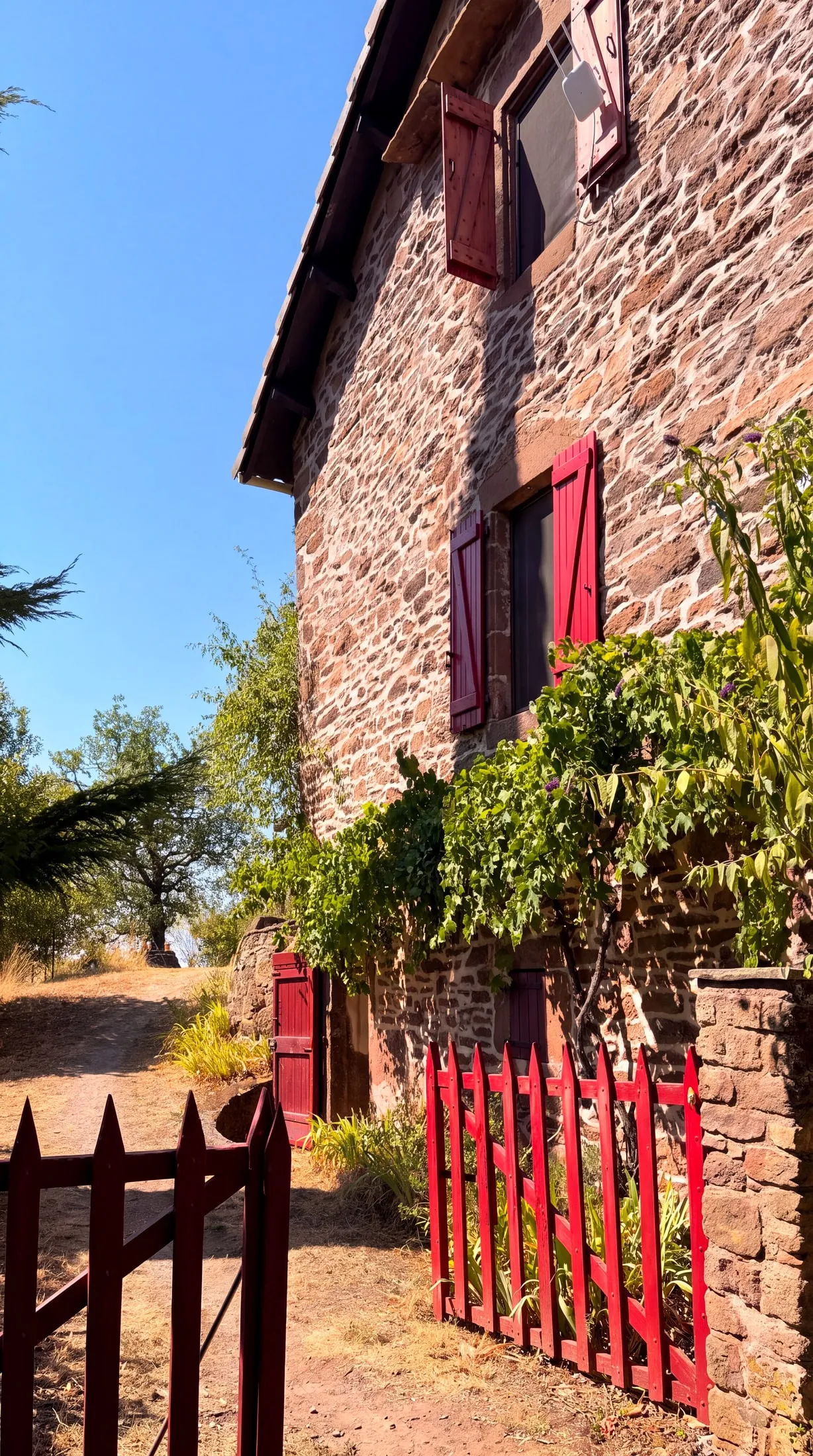 La Ferrière — facade portail