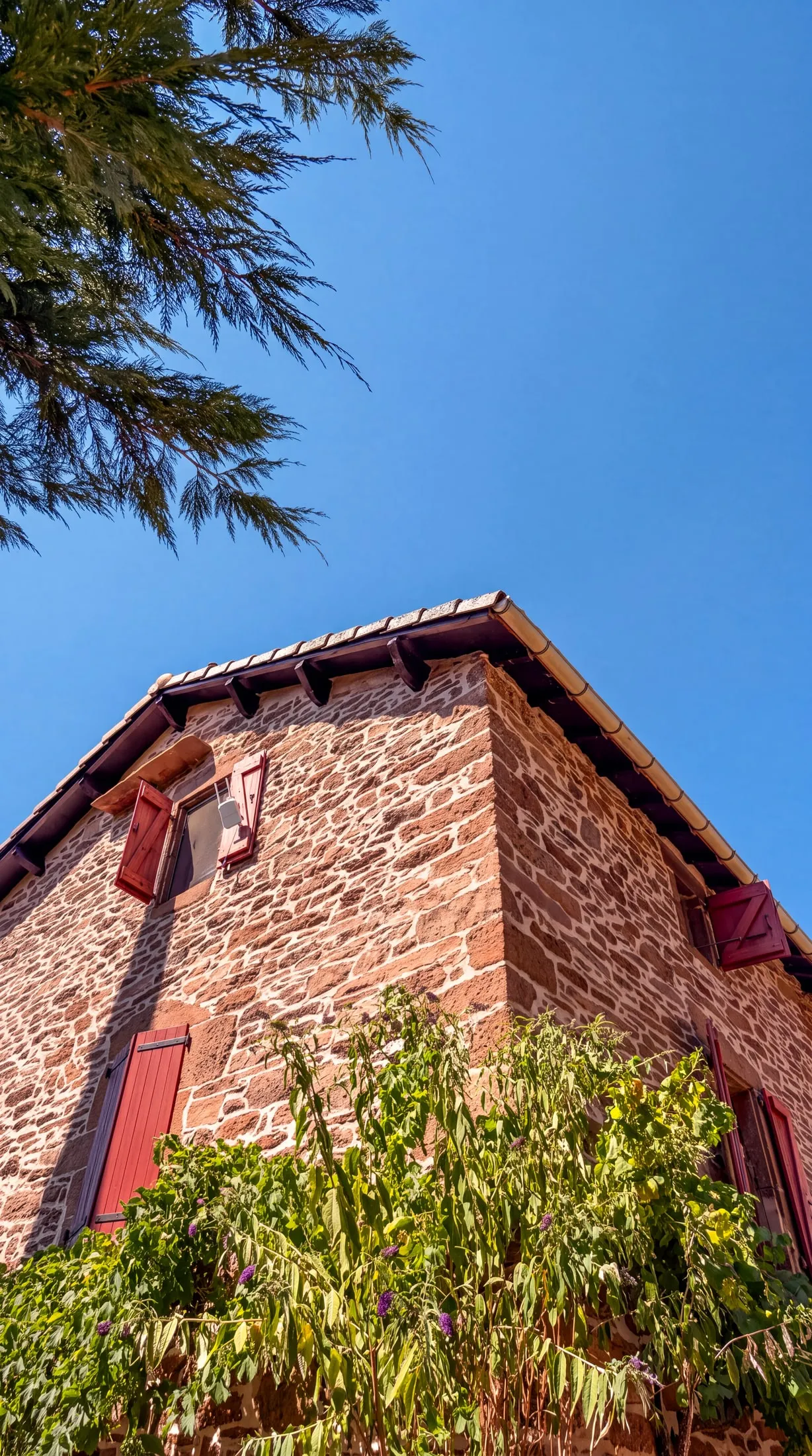 La Ferrière — facade angle