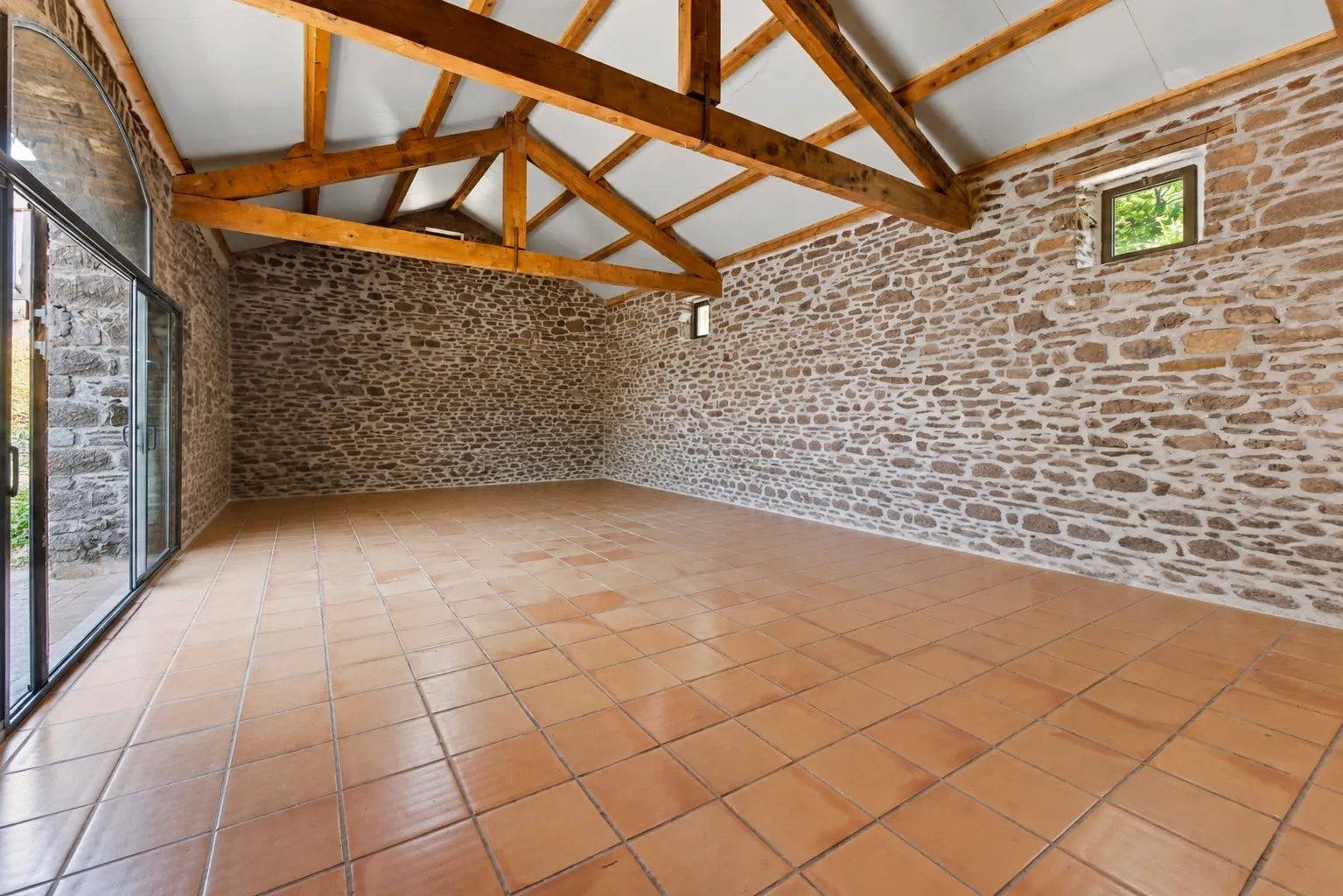 La Ferrière — grande salle verriere